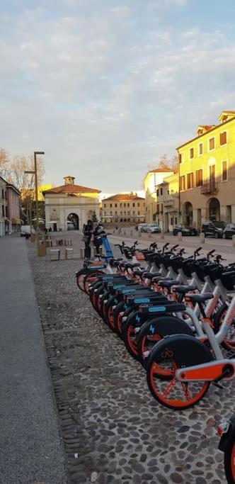 Storico Alloggio Fronte Piazza In Borgo Portello Падуя Экстерьер фото